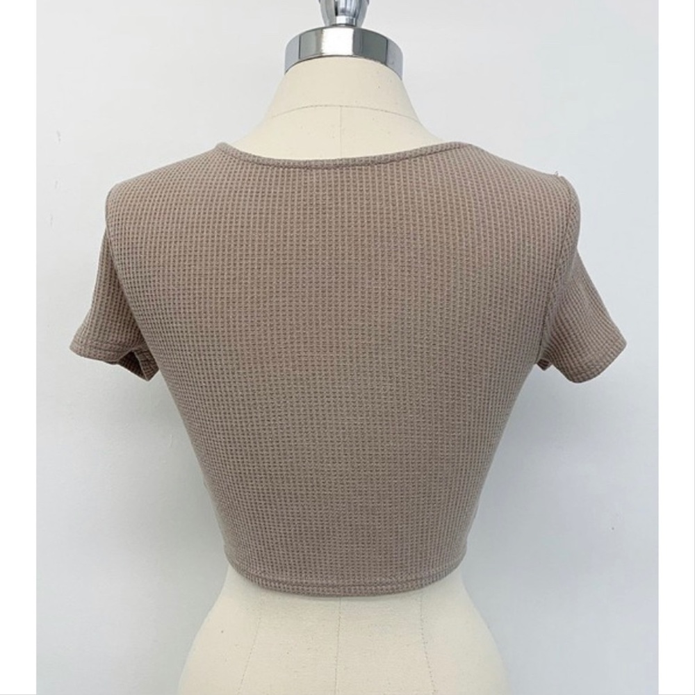 ๐ช Twist Front Knit Crop Top ๐ช - Picture 4 of 7